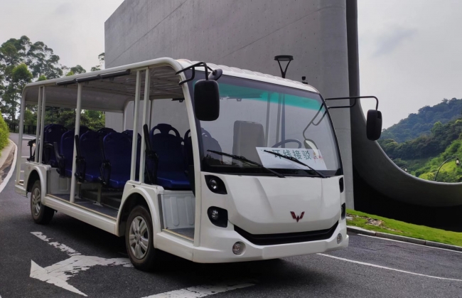坐上五菱觀光車，游覽“天人山水大地藝術(shù)園”